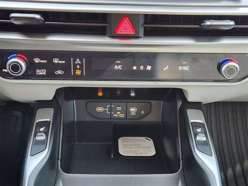 New 2026 Kia Sorento S w/ S Panoramic Sunroof Package FWD image 16