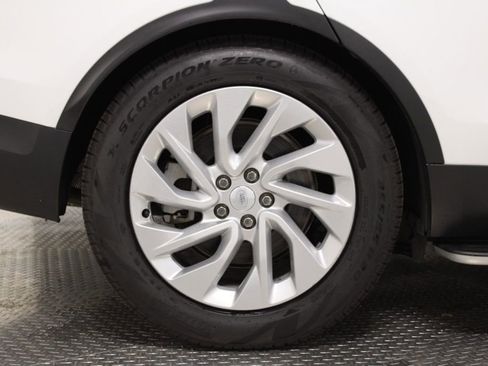 Certified 2025 Land Rover Discovery S AWD/4WD image 20