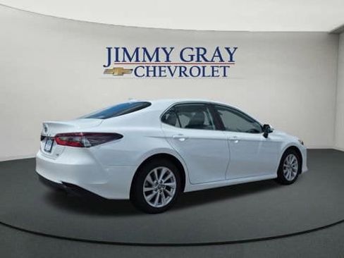 Used 2024 Toyota Camry LE FWD image 5