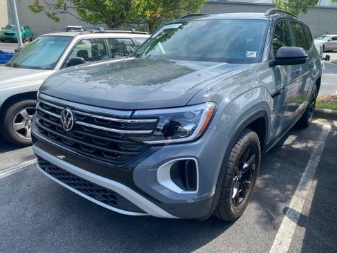 Certified 2026 Volkswagen Atlas Peak Edition AWD/4WD image 9