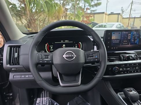 New 2026 Nissan Pathfinder SL image 16
