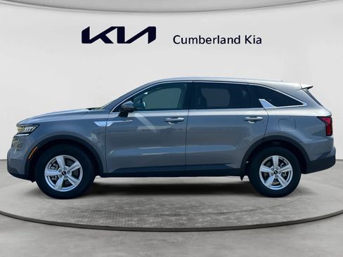 Used 2023 Kia Sorento LX FWD image 2