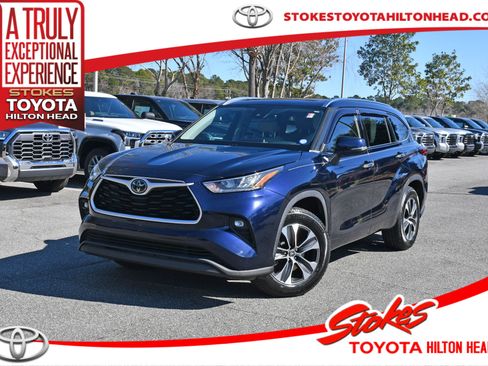 Certified 2020 Toyota Highlander XLE image 1