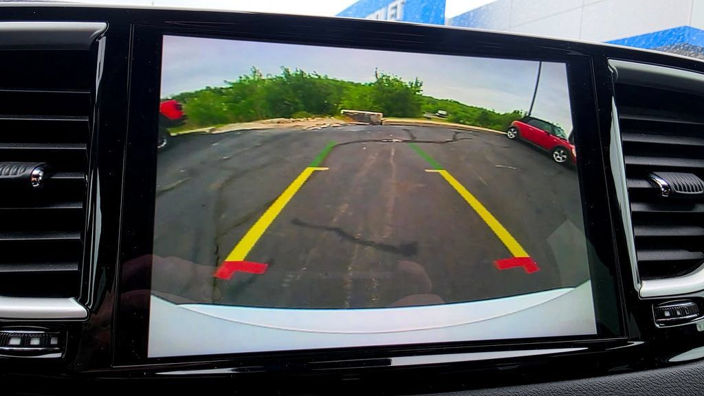 Used 2025 Chrysler Pacifica Select FWD image 42