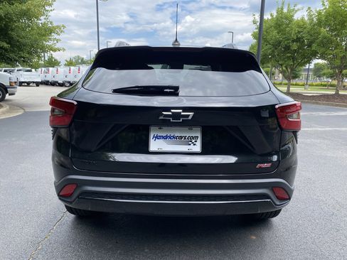 Used 2024 Chevrolet Trax RS FWD image 8