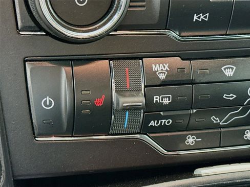 Used 2018 Ford Explorer XLT w/ Equipment Group 202A AWD/4WD image 16