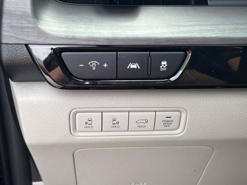 Used 2024 Kia Carnival EX FWD image 28