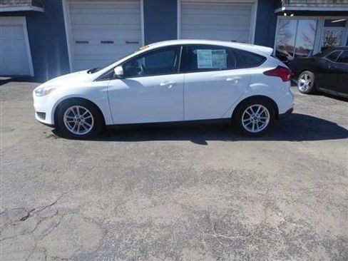 Used 2018 Ford Focus SE image 2