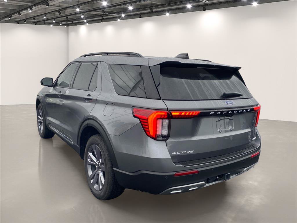 Used 2025 Ford Explorer Active w/ Active Comfort Package AWD/4WD image 5
