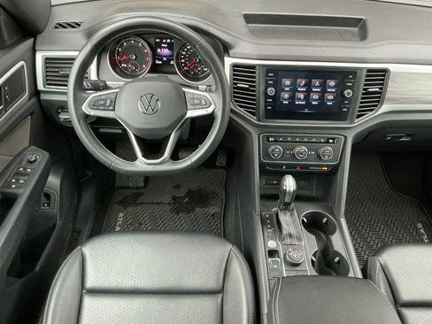 Used 2021 Volkswagen Atlas Cross Sport SE w/ Panoramic Sunroof Package image 17