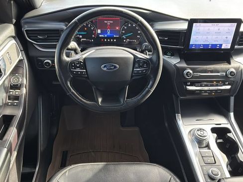 Used 2020 Ford Explorer XLT w/ Equipment Group 202A AWD/4WD image 15