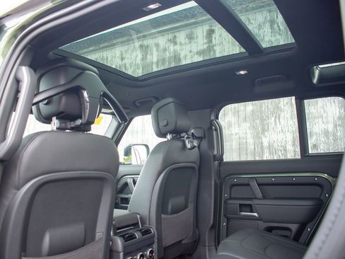 New 2026 Land Rover Defender 110 X-Dynamic SE AWD/4WD image 22