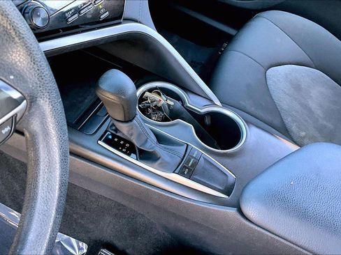 Used 2022 Toyota Camry LE image 13
