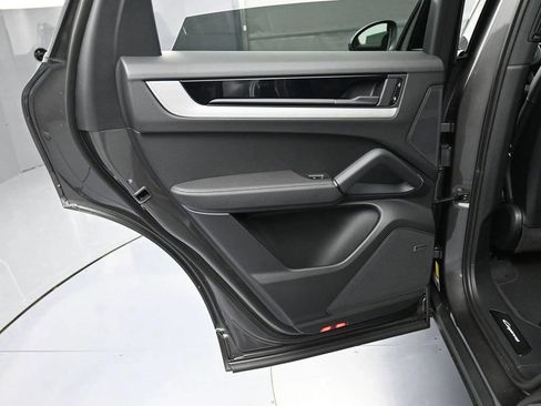 New 2026 Porsche Cayenne Base image 22