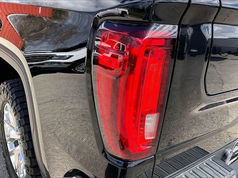 Used 2020 GMC Sierra 1500 SLT image 28