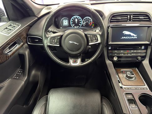 Used 2017 Jaguar F-PACE S image 29