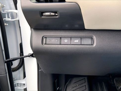 Used 2025 Nissan Pathfinder SL FWD image 36