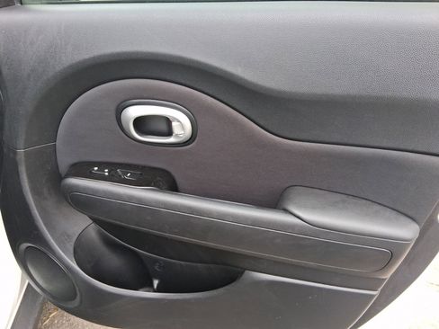 Used 2015 Kia Soul FWD image 19