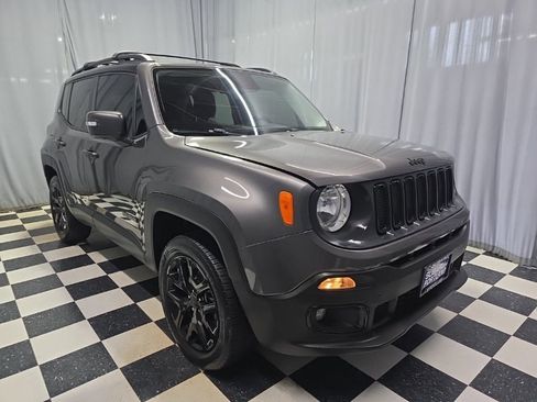 Used 2016 Jeep Renegade Latitude image 3