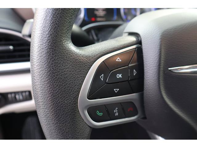 Used 2017 Chrysler Pacifica Touring FWD image 16