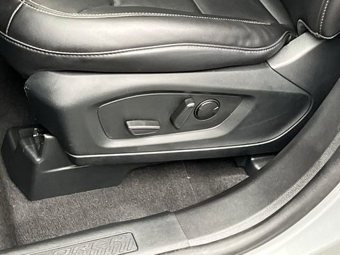 Used 2023 Ford Explorer XLT w/ Equipment Group 202A image 13