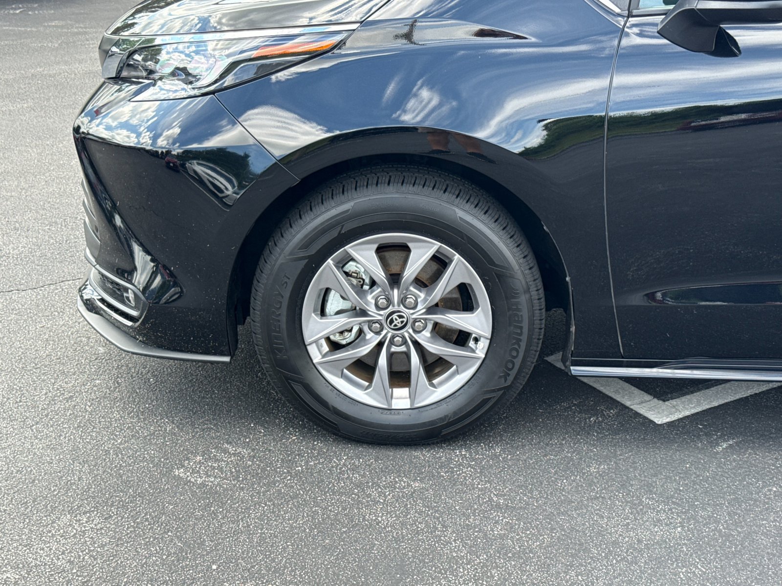 Used 2026 Toyota Sienna XLE FWD image 20