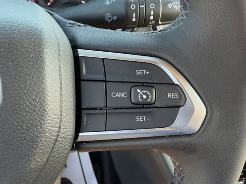 Used 2025 Jeep Compass Latitude w/ Convenience Group image 18