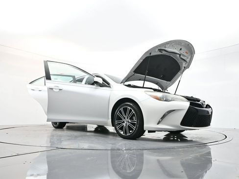 Used 2016 Toyota Camry SE image 35