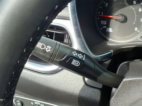 Used 2023 Chevrolet Equinox Premier image 22