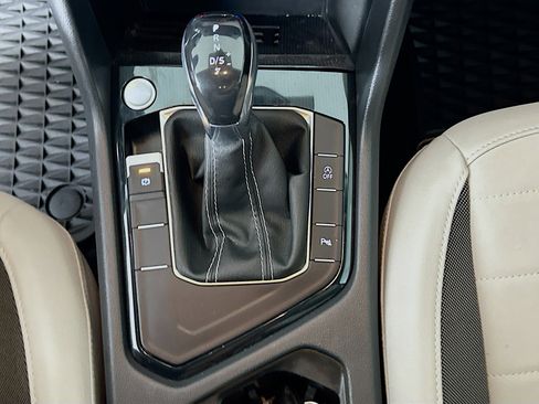 Used 2025 Volkswagen Taos SE image 24