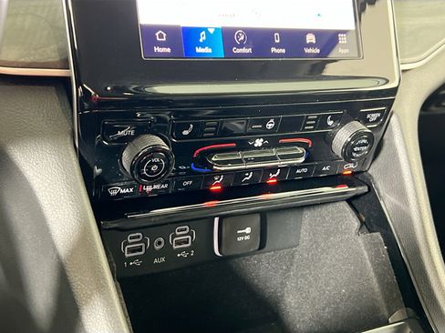 Used 2022 Jeep Grand Cherokee Limited image 15