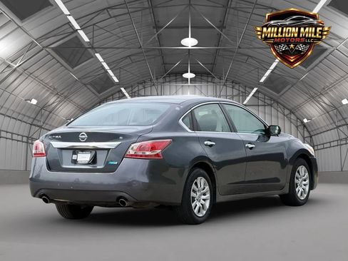Used 2013 Nissan Altima 2.5 S FWD image 9