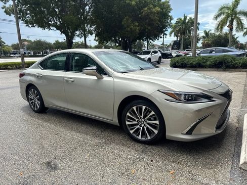 Used 2020 Lexus ES 350 w/ Premium Package FWD image 2