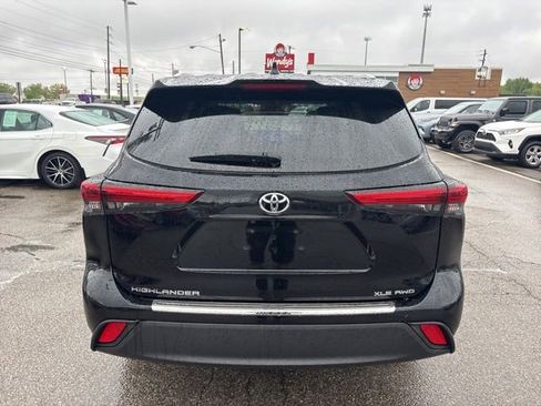 Used 2023 Toyota Highlander XLE AWD/4WD image 4