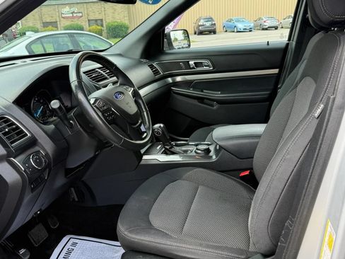 Used 2018 Ford Explorer XLT w/ Equipment Group 201A AWD/4WD image 27