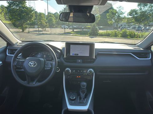 Used 2025 Toyota RAV4 XLE AWD/4WD image 23