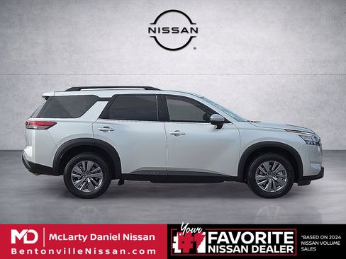 Used 2025 Nissan Pathfinder SV AWD/4WD image 6
