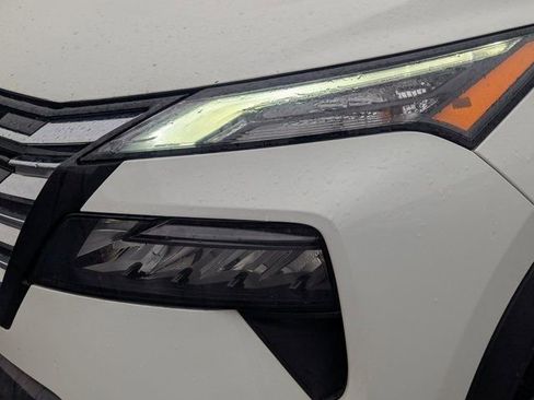 Used 2024 Nissan Rogue S image 11