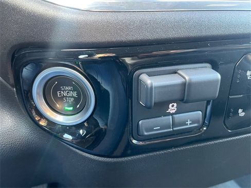 Used 2025 Chevrolet Silverado 1500 LT image 24