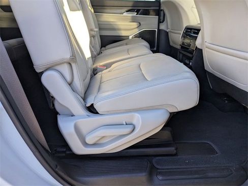 Used 2024 Jeep Wagoneer L Series II w/ Flexible Seating Group image 36