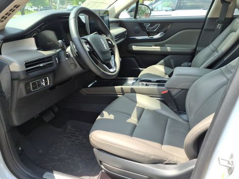 Certified 2025 Lincoln Corsair AWD w/ Equipment Group 101A image 10