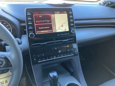 Used 2022 Toyota Avalon Limited image 24