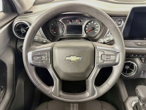 Used 2025 Chevrolet Blazer LT FWD image 17