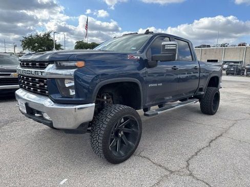 Used 2022 Chevrolet Silverado 2500 LT w/ Convenience Package AWD/4WD image 2