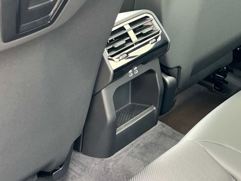 Used 2025 BMW 530i xDrive 530i xDrive w/ Premium Package image 17