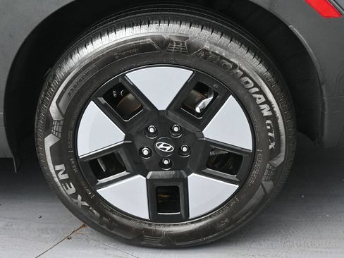 Used 2025 Hyundai Santa Fe SEL FWD image 36