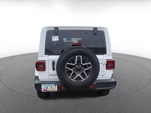 Used 2025 Jeep Wrangler Sahara image 7