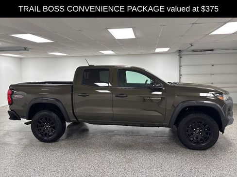Used 2023 Chevrolet Colorado Trail Boss w/ Technology Package image 9