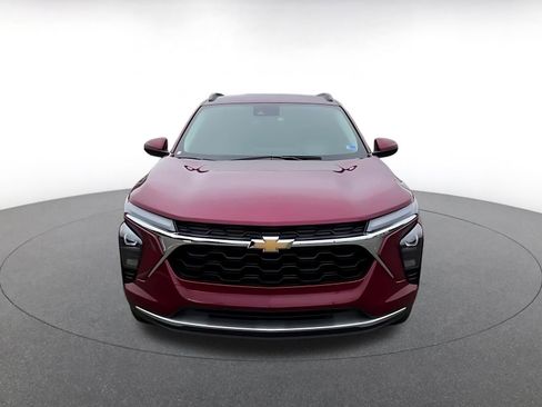 Used 2025 Chevrolet Trax LT w/ LT Convenience Package FWD image 4