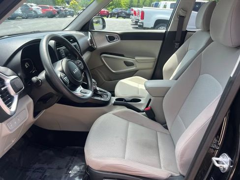 Used 2023 Kia Soul LX FWD image 10